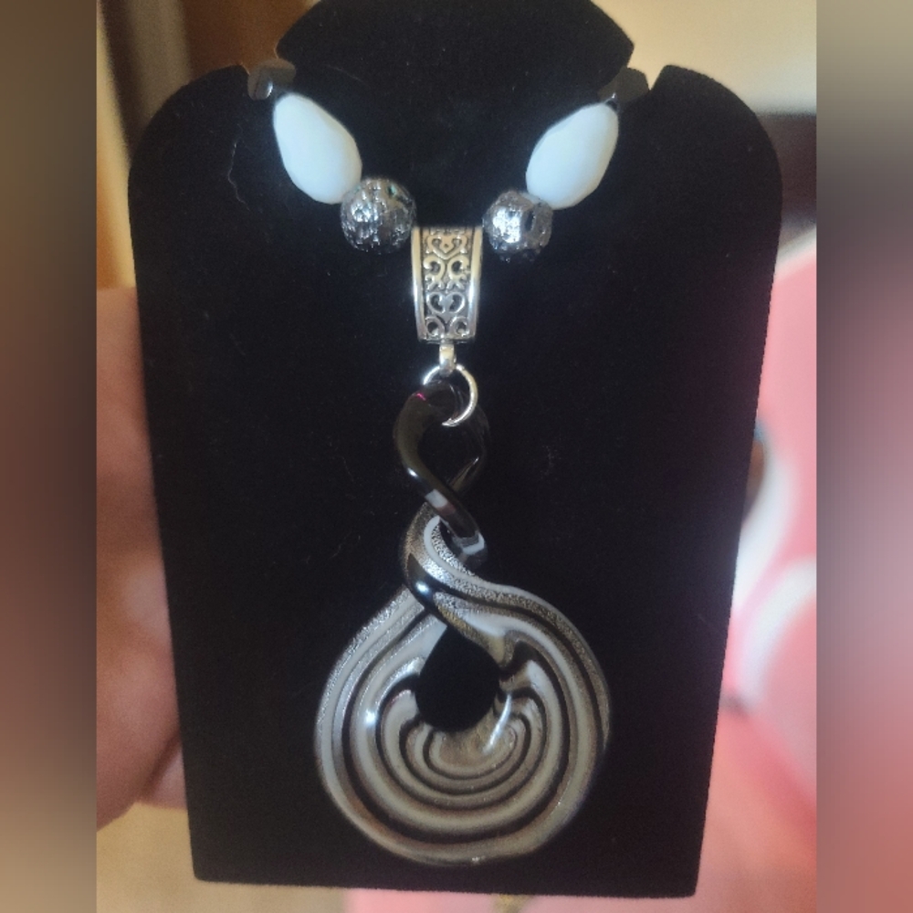 Elegant Black and Silver Pendant Necklace